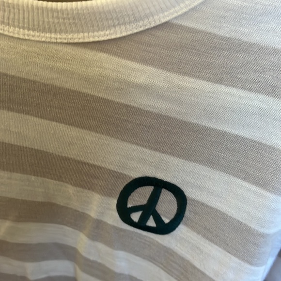 Old Navy Long Sleeved Tee Size - XL - Picture 2 of 6